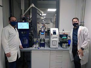 Florent COAJOU et Frank PORBECK ayant fini d’installer un puriFlash MS chez un de nos clients